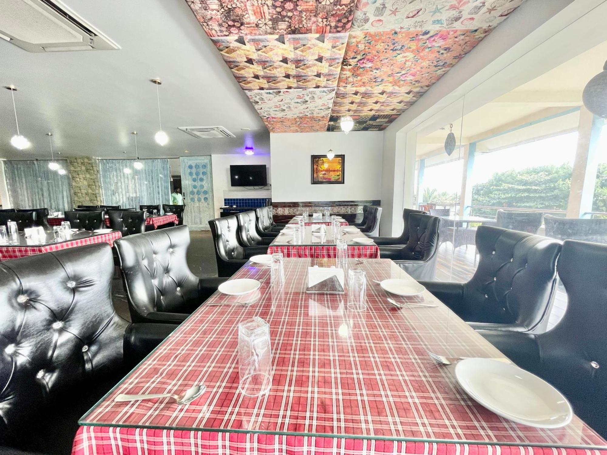 Hotel V-I Near Sea , Puri Private-Park -Gym-Spa Fully-Airconditioned-Hotel Lift-And-Parking-Facilities Breakfast-Included Exteriör bild