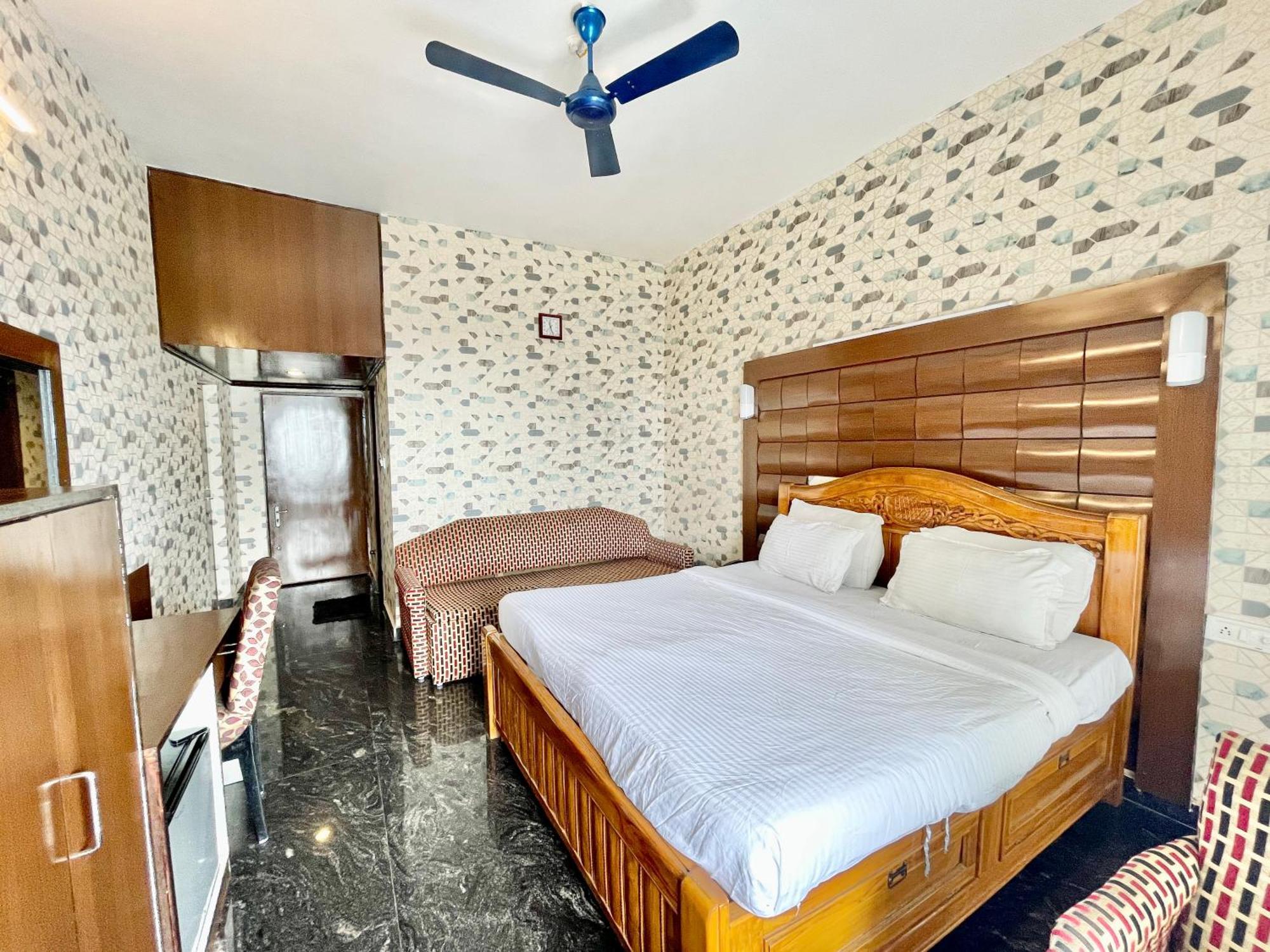 Hotel V-I Near Sea , Puri Private-Park -Gym-Spa Fully-Airconditioned-Hotel Lift-And-Parking-Facilities Breakfast-Included Exteriör bild