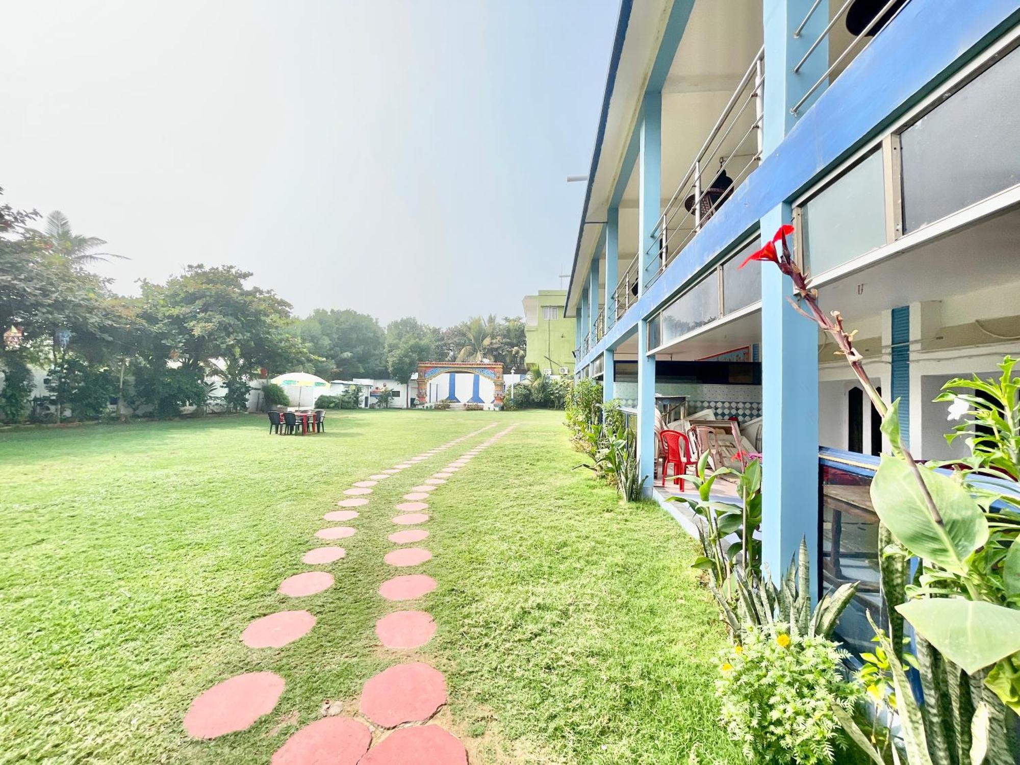 Hotel V-I Near Sea , Puri Private-Park -Gym-Spa Fully-Airconditioned-Hotel Lift-And-Parking-Facilities Breakfast-Included Exteriör bild