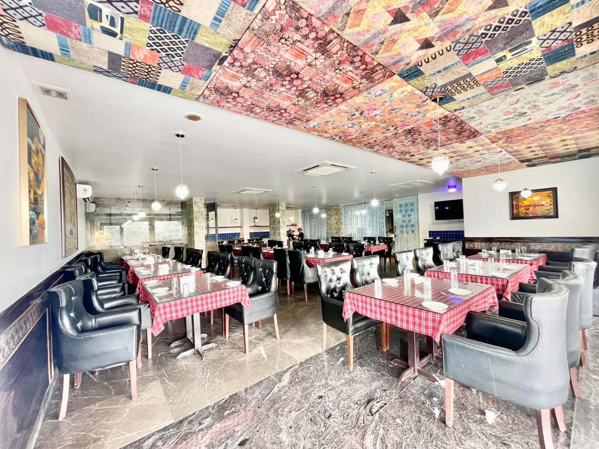 Hotel V-I Near Sea , Puri Private-Park -Gym-Spa Fully-Airconditioned-Hotel Lift-And-Parking-Facilities Breakfast-Included Exteriör bild