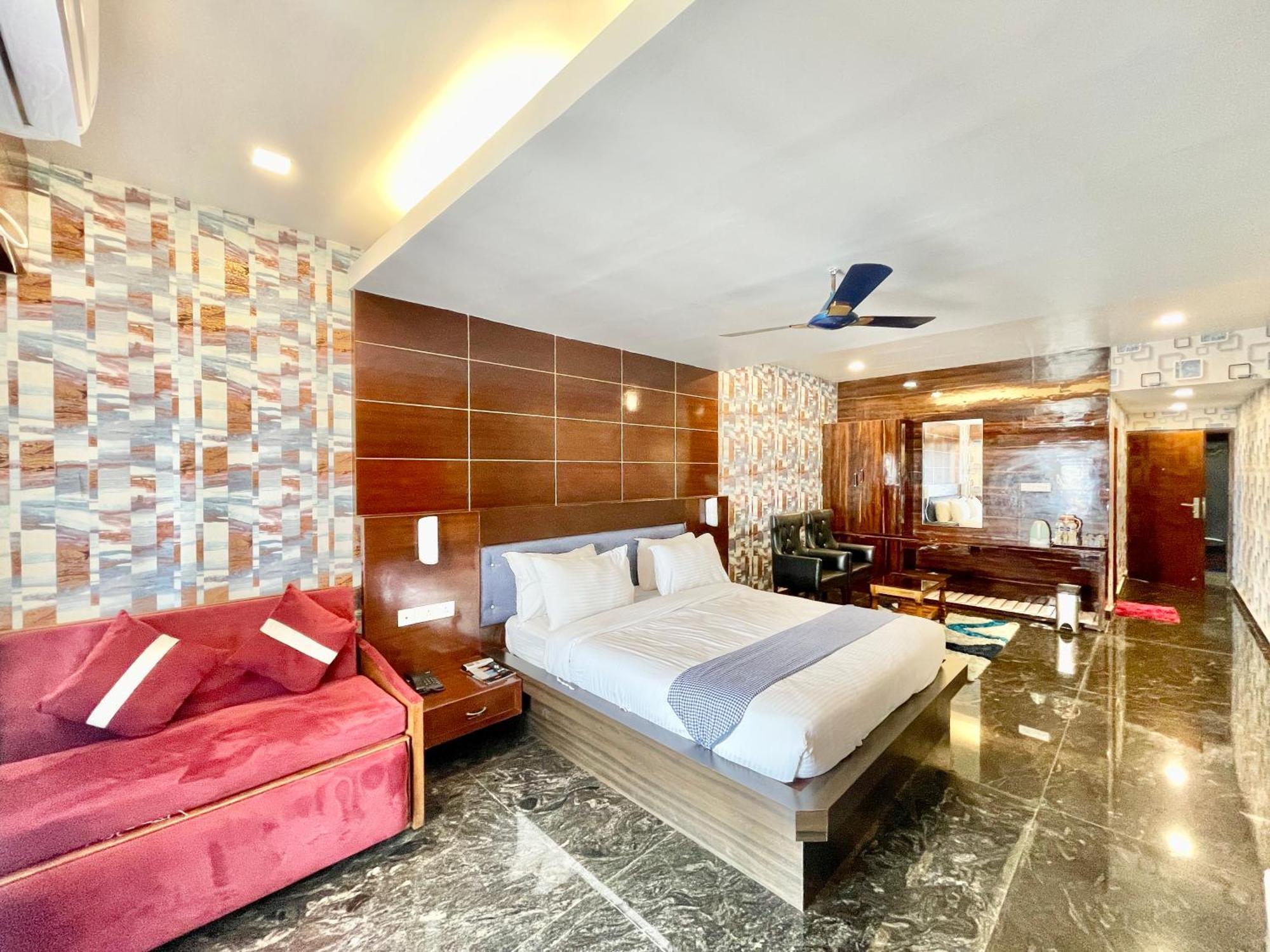 Hotel V-I Near Sea , Puri Private-Park -Gym-Spa Fully-Airconditioned-Hotel Lift-And-Parking-Facilities Breakfast-Included Exteriör bild