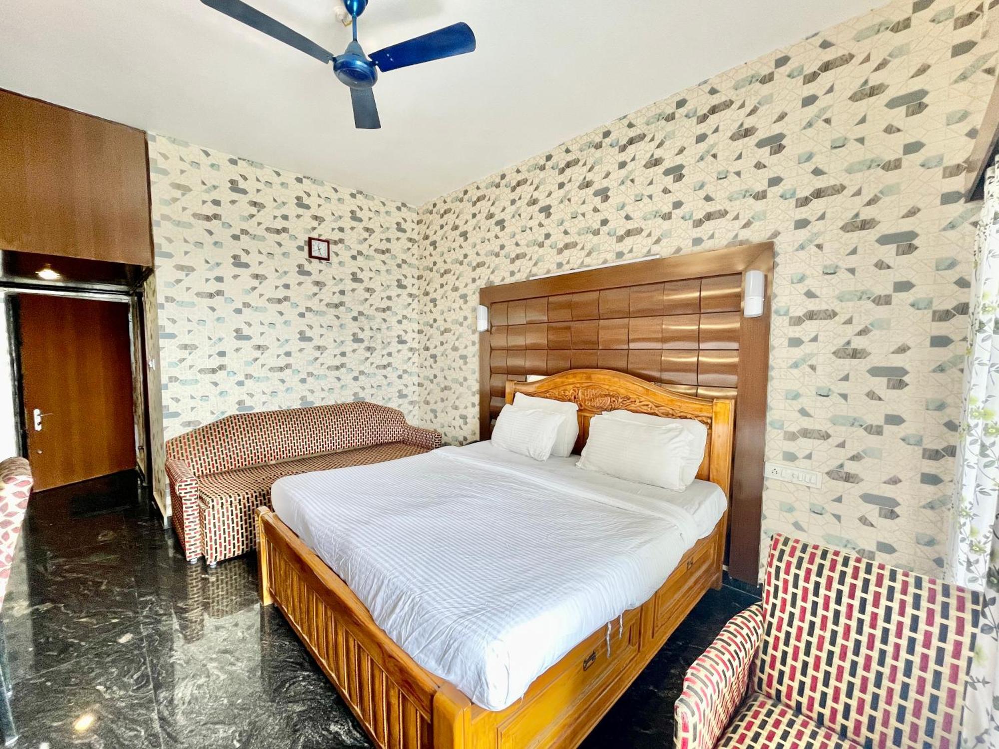 Hotel V-I Near Sea , Puri Private-Park -Gym-Spa Fully-Airconditioned-Hotel Lift-And-Parking-Facilities Breakfast-Included Exteriör bild