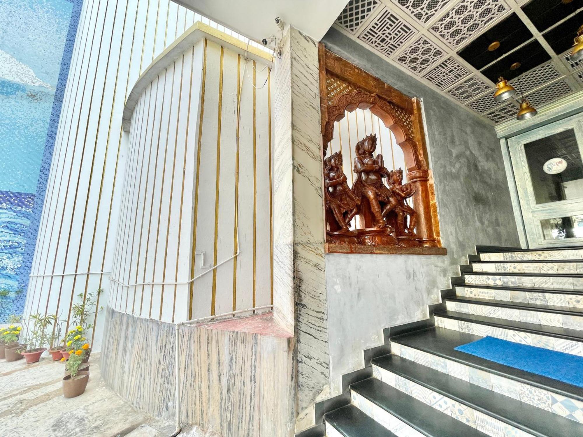 Hotel V-I Near Sea , Puri Private-Park -Gym-Spa Fully-Airconditioned-Hotel Lift-And-Parking-Facilities Breakfast-Included Exteriör bild