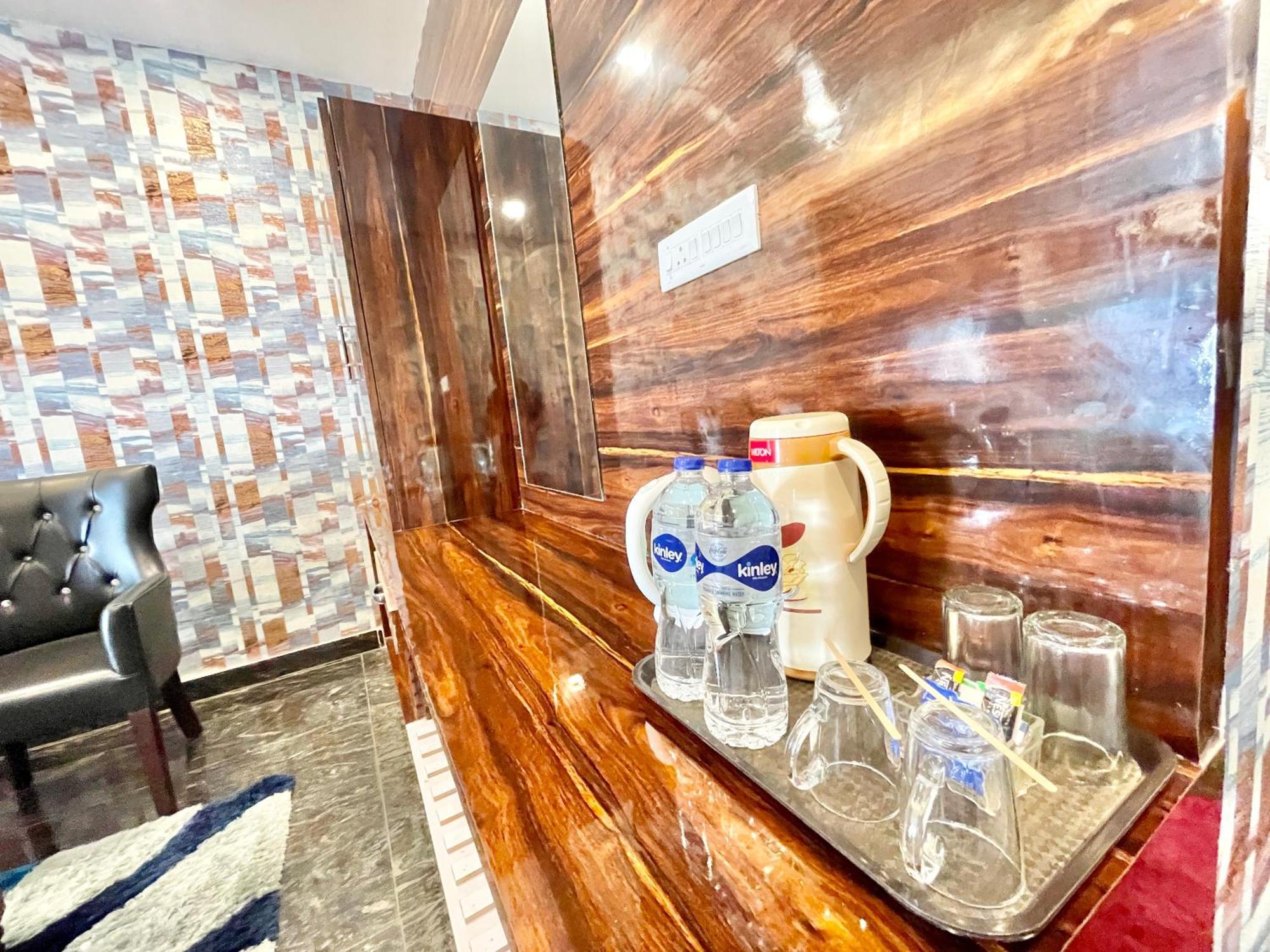 Hotel V-I Near Sea , Puri Private-Park -Gym-Spa Fully-Airconditioned-Hotel Lift-And-Parking-Facilities Breakfast-Included Exteriör bild