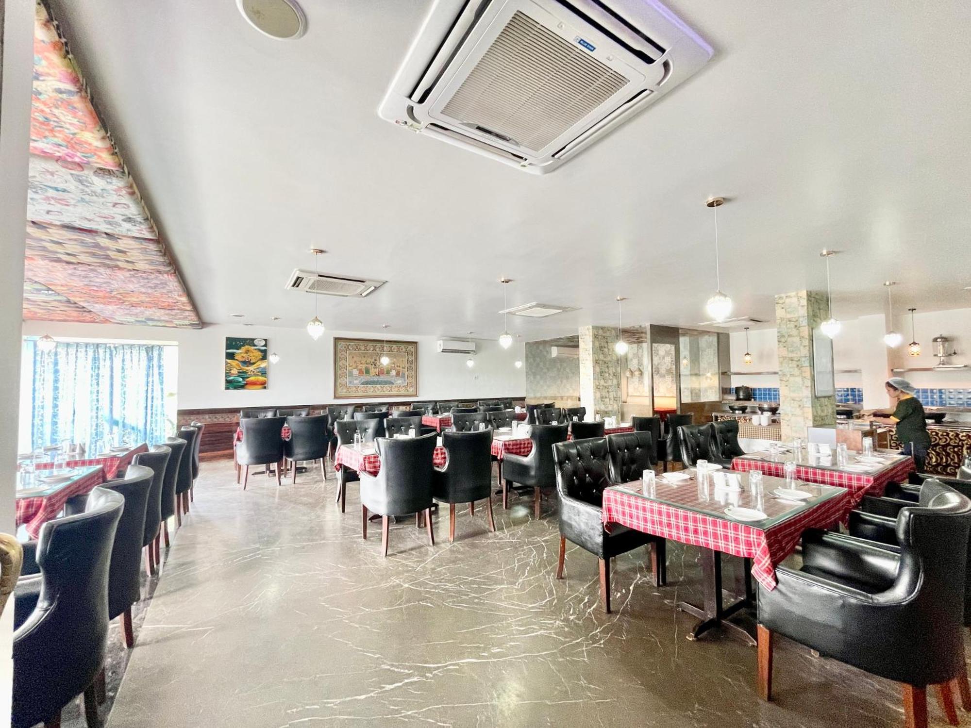 Hotel V-I Near Sea , Puri Private-Park -Gym-Spa Fully-Airconditioned-Hotel Lift-And-Parking-Facilities Breakfast-Included Exteriör bild