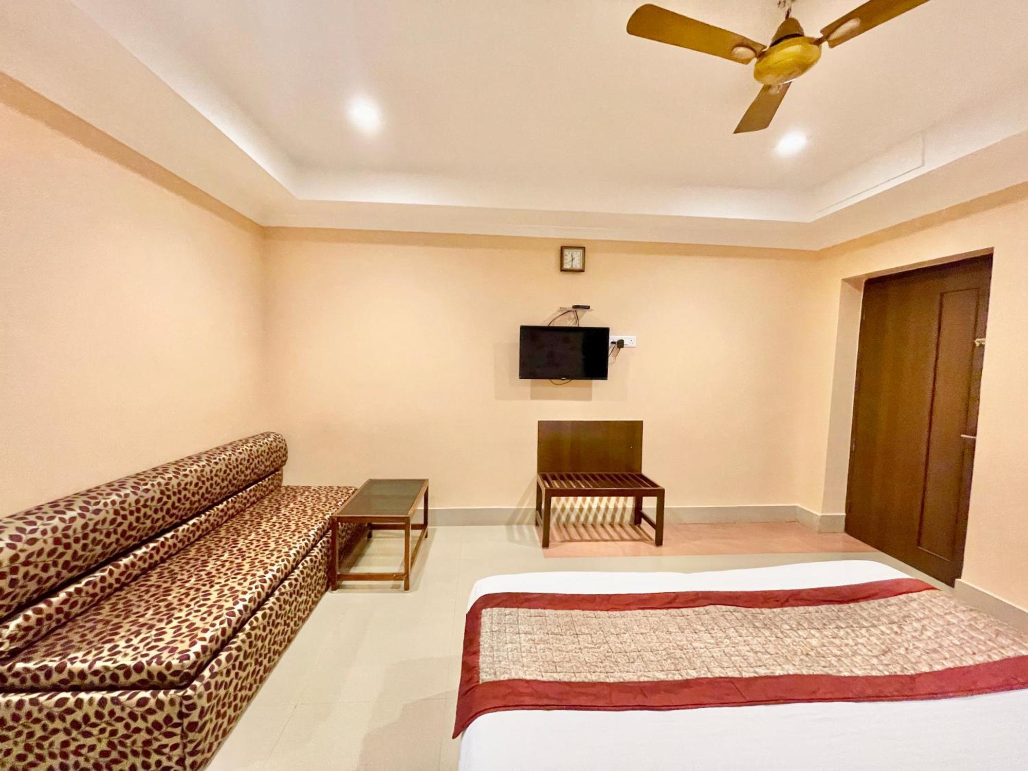 Hotel V-I Near Sea , Puri Private-Park -Gym-Spa Fully-Airconditioned-Hotel Lift-And-Parking-Facilities Breakfast-Included Exteriör bild