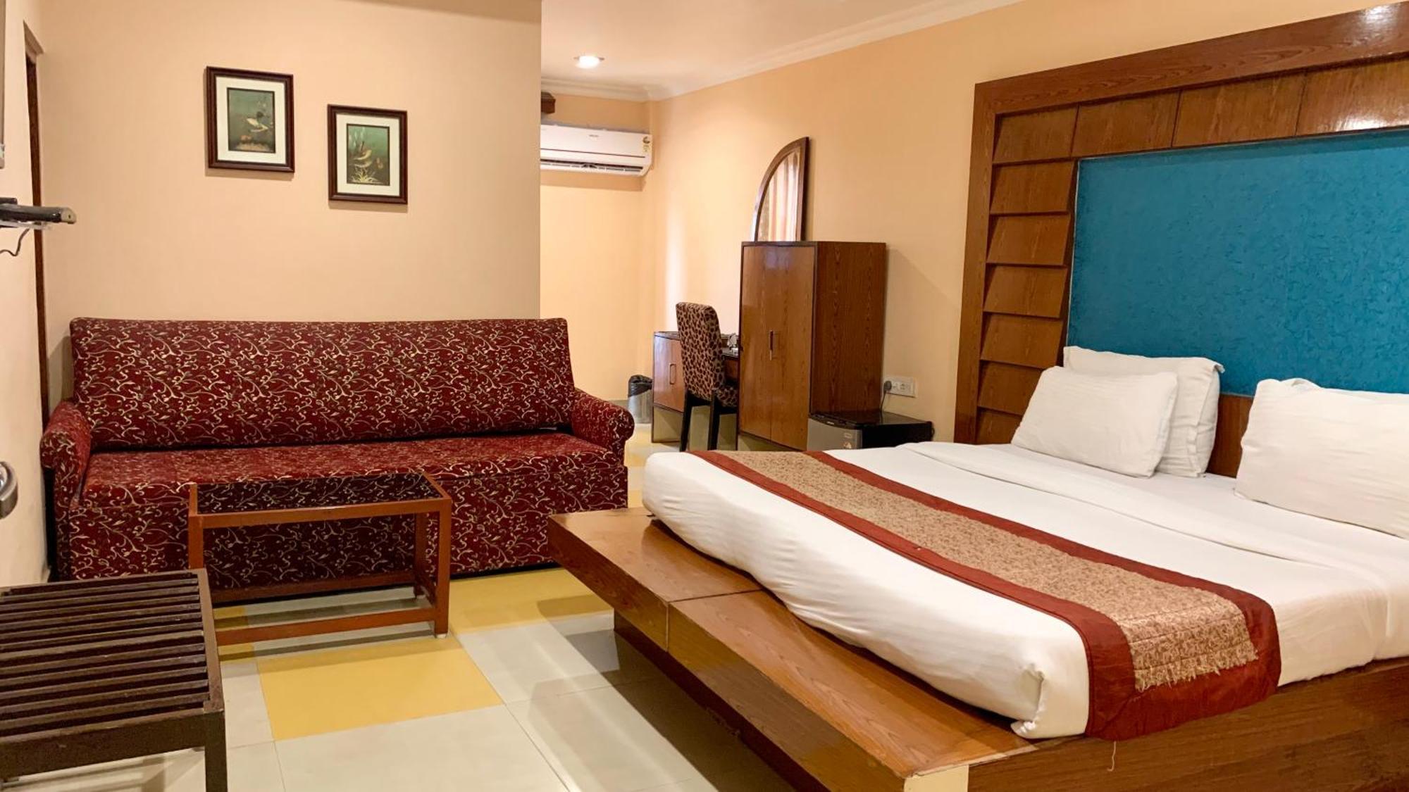 Hotel V-I Near Sea , Puri Private-Park -Gym-Spa Fully-Airconditioned-Hotel Lift-And-Parking-Facilities Breakfast-Included Exteriör bild