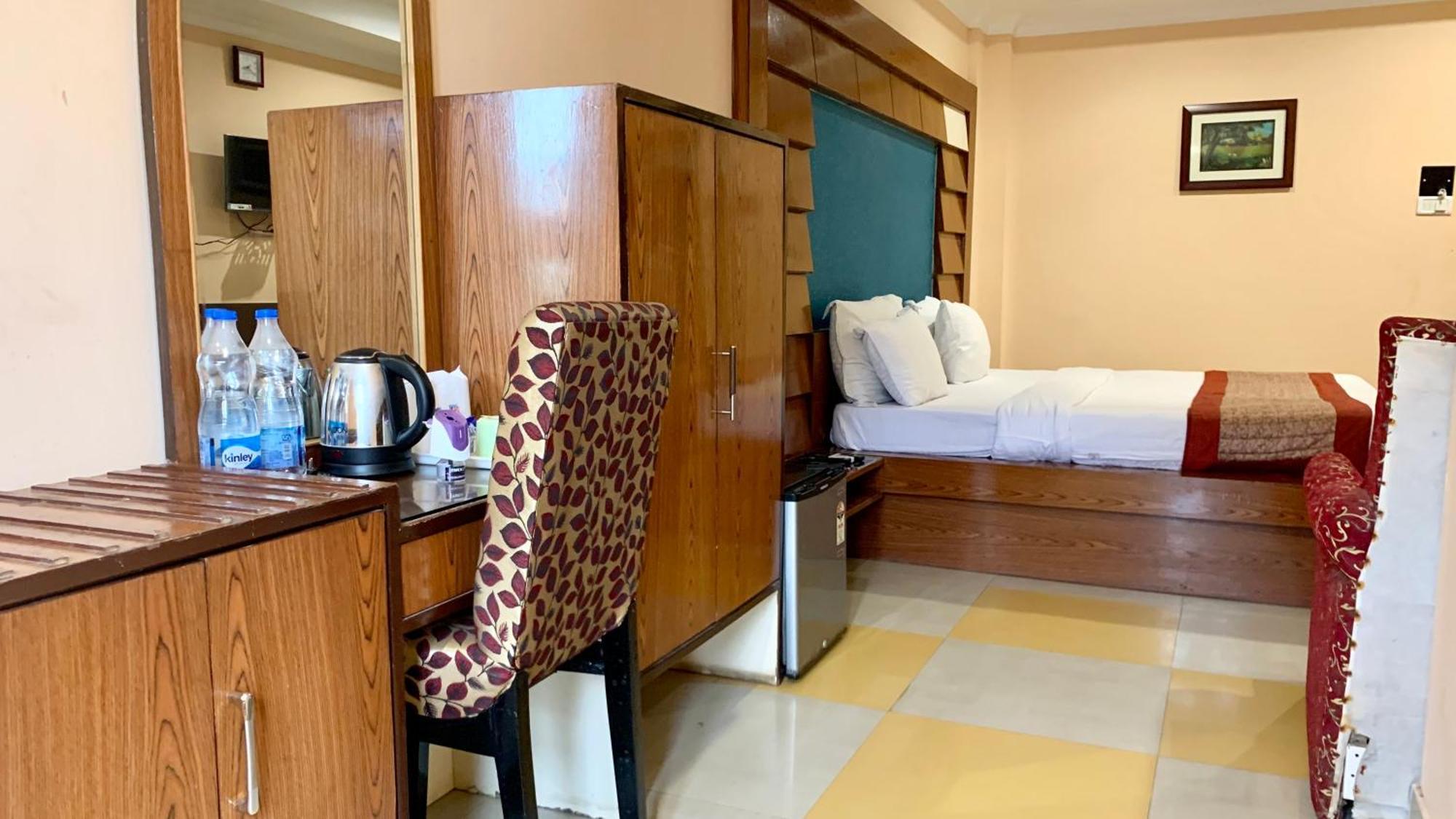 Hotel V-I Near Sea , Puri Private-Park -Gym-Spa Fully-Airconditioned-Hotel Lift-And-Parking-Facilities Breakfast-Included Exteriör bild