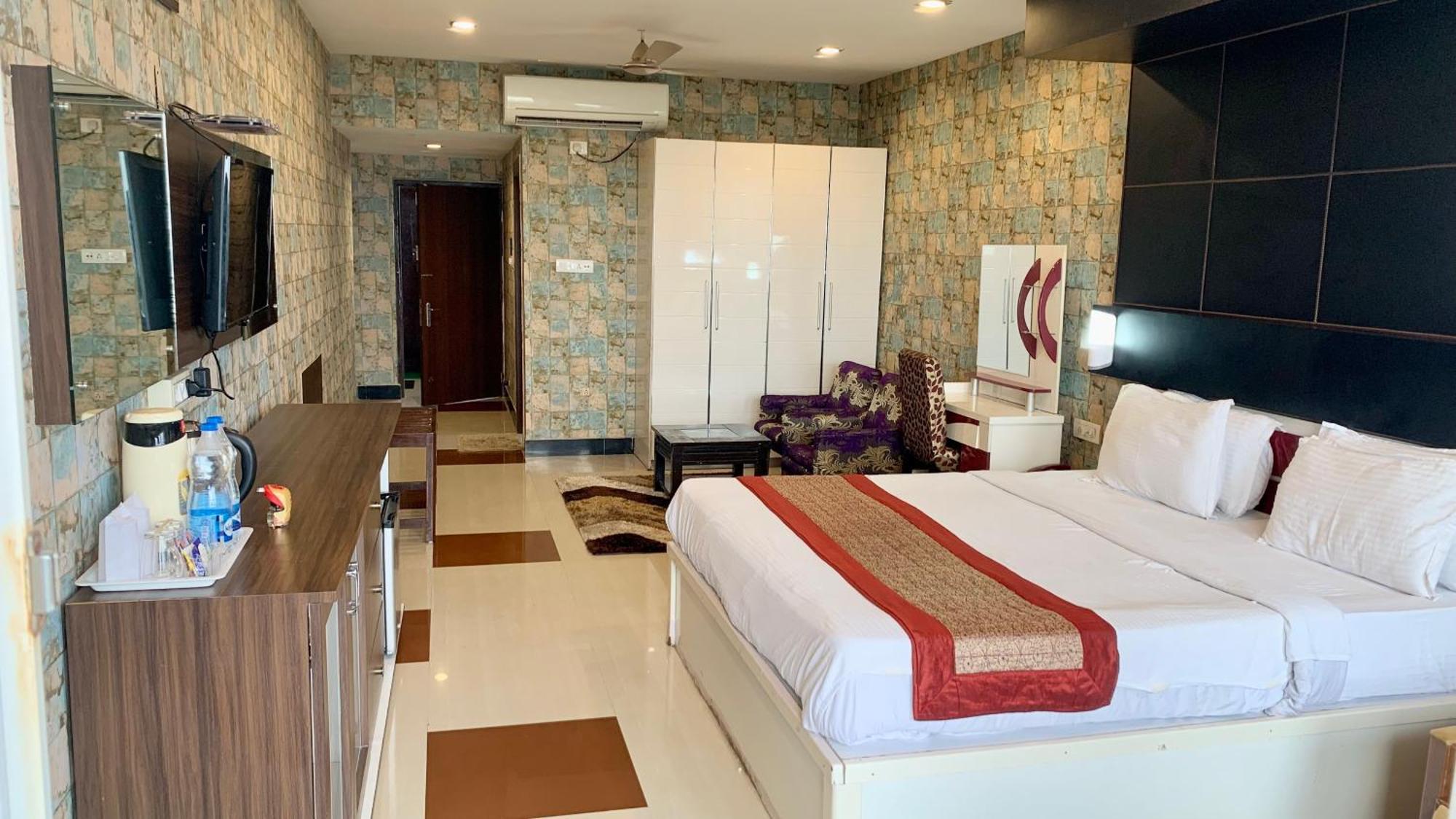 Hotel V-I Near Sea , Puri Private-Park -Gym-Spa Fully-Airconditioned-Hotel Lift-And-Parking-Facilities Breakfast-Included Exteriör bild