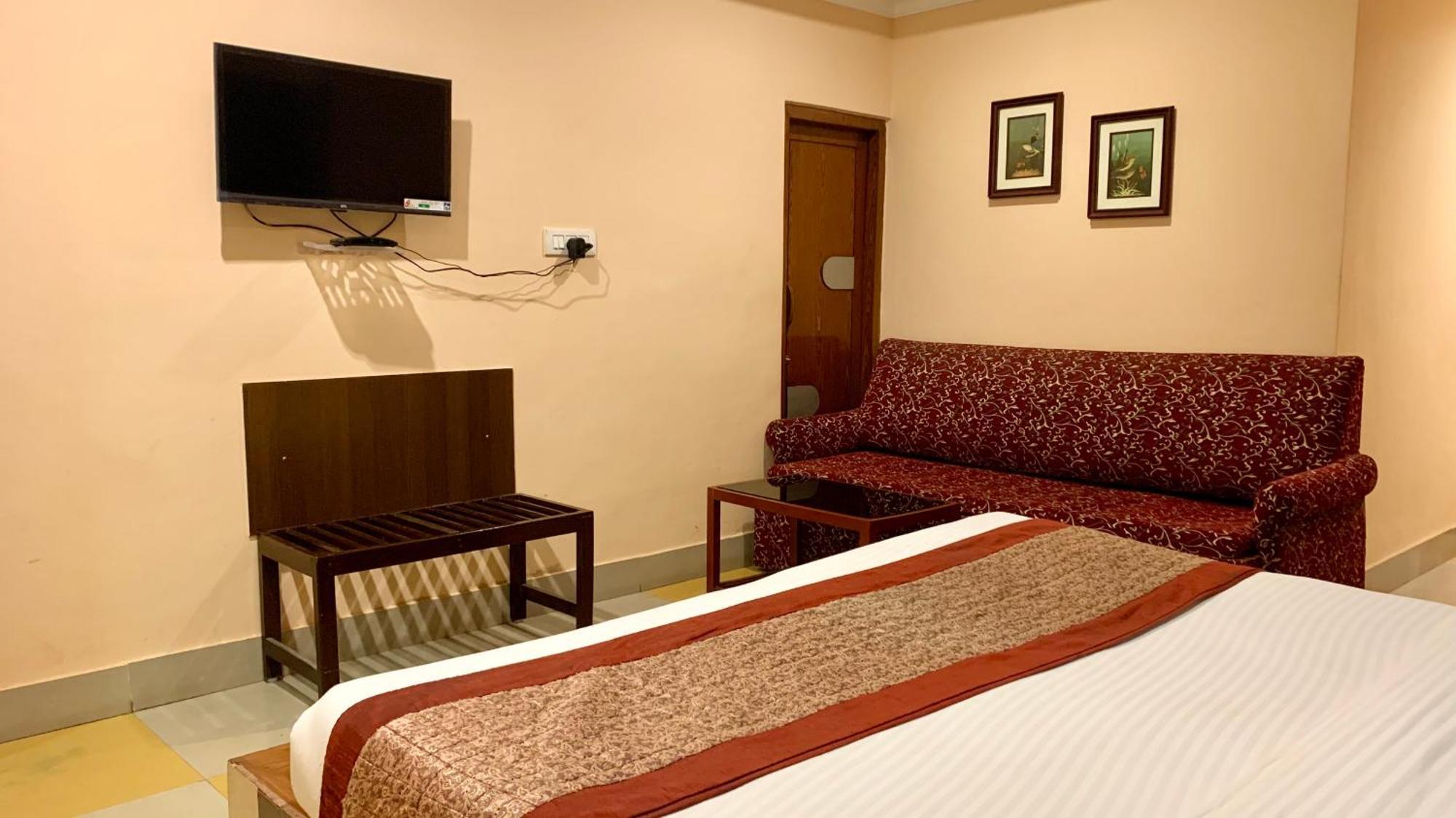 Hotel V-I Near Sea , Puri Private-Park -Gym-Spa Fully-Airconditioned-Hotel Lift-And-Parking-Facilities Breakfast-Included Exteriör bild
