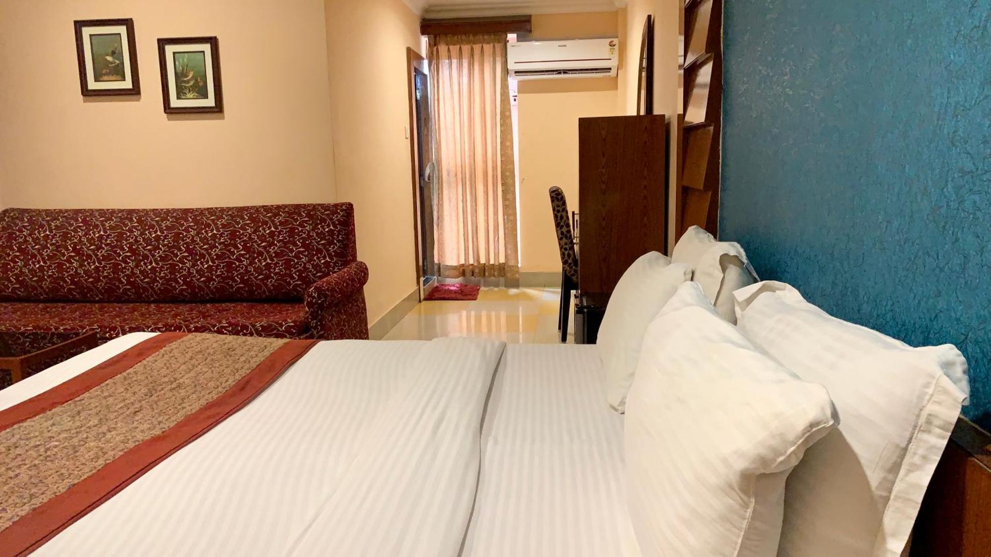 Hotel V-I Near Sea , Puri Private-Park -Gym-Spa Fully-Airconditioned-Hotel Lift-And-Parking-Facilities Breakfast-Included Exteriör bild